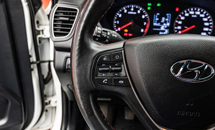 Hyundai i20 cena 53900 przebieg: 64187, rok produkcji 2019 z Staszów małe 277